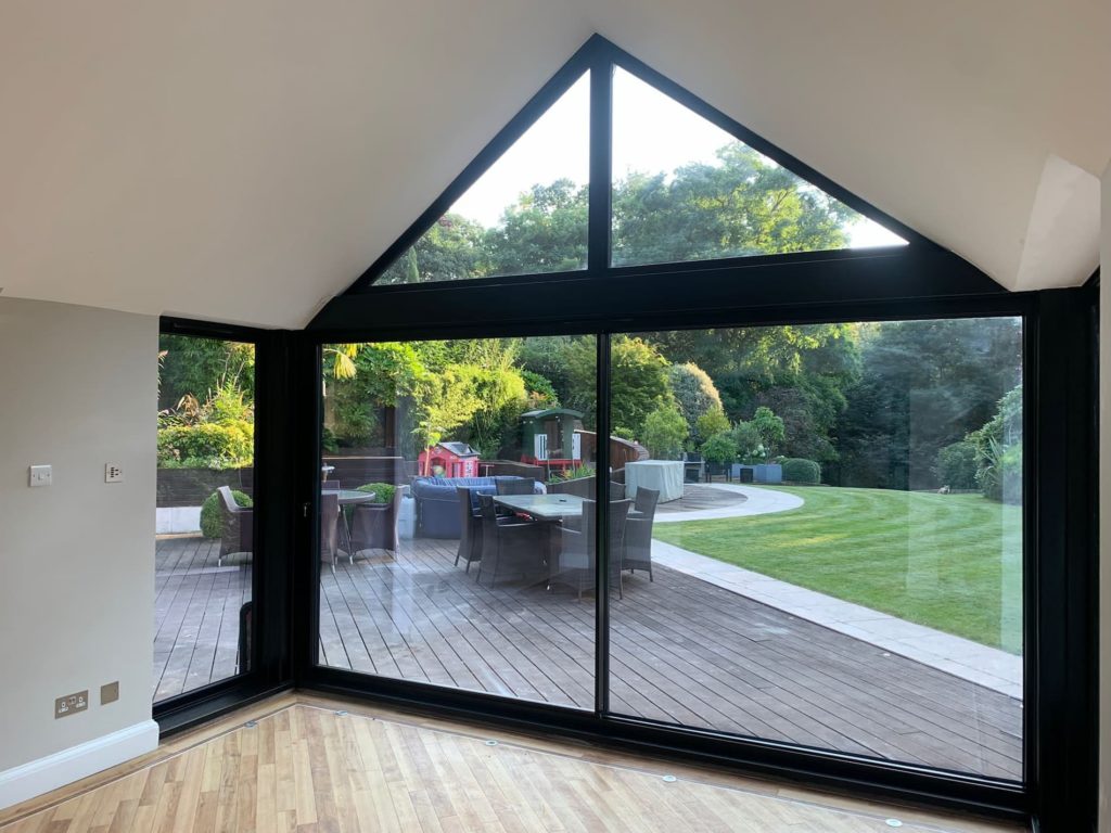 Frameless patio sliding doors